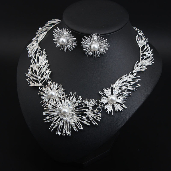 Γυναικείο κομψό σετ κολιέ και σκουλαρίκια