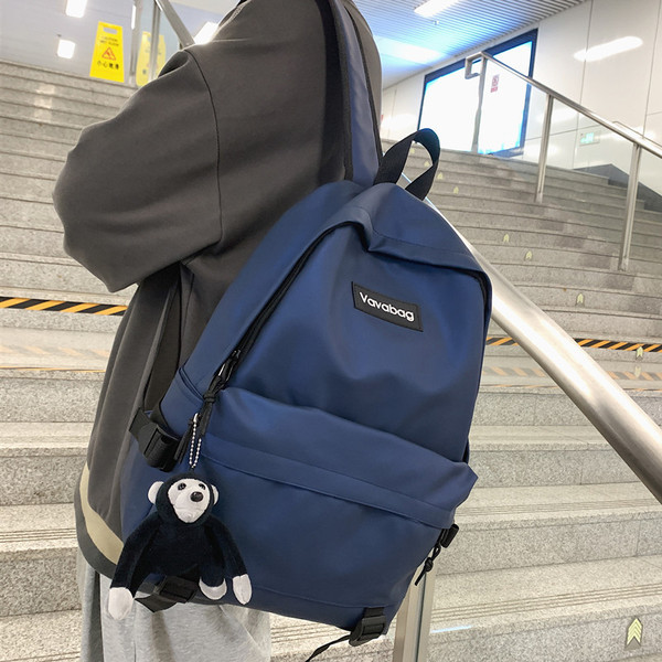 Μοντέρνο ανδρικό σακίδιο με τρισδιάστατο στοιχείο και φερμουάρ