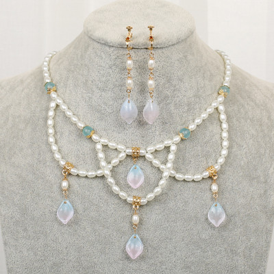 Naiste vabaaja komplekt kaelakeedest ja pikkadest kõrvarõngastest kolmes mudelis