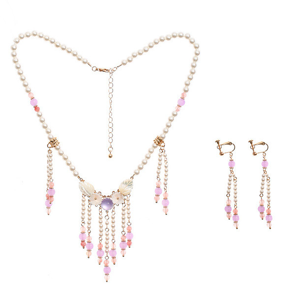 Naiste vabaaja komplekt kaelakeedest ja pikkadest kõrvarõngastest kolmes mudelis