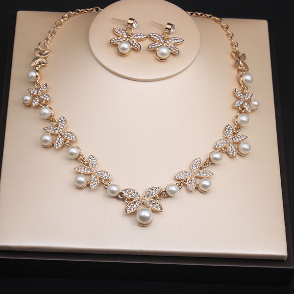 Elegantiškas moteriškas karolių ir auskarų komplektas su perlais ir akmenimis