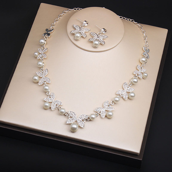 Elegantiškas moteriškas karolių ir auskarų komplektas su perlais ir akmenimis