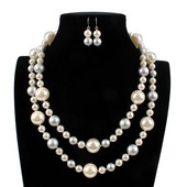 Modern gyöngyös nyaklánc és fülbevaló készlet