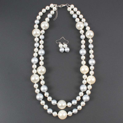 Modern gyöngyös nyaklánc és fülbevaló készlet