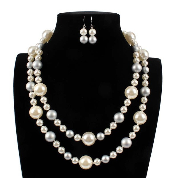 Modern gyöngyös nyaklánc és fülbevaló készlet