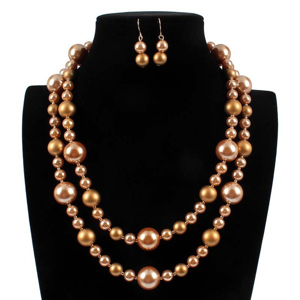 Modern gyöngyös nyaklánc és fülbevaló készlet