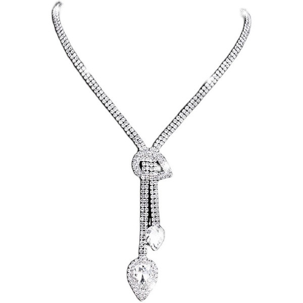 Elegáns nyaklánc és fülbevaló díszkövekkel