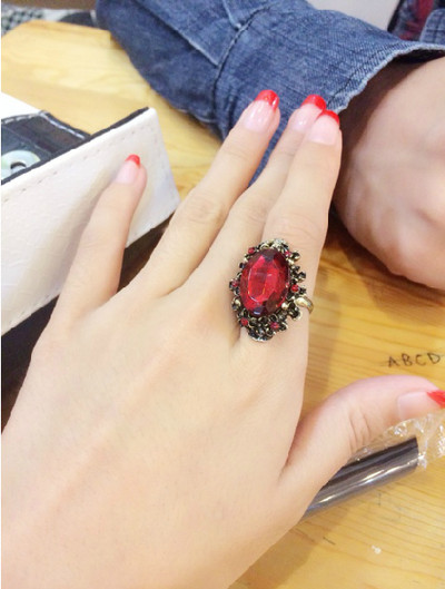 Дамски ежедневен пръстен с камък