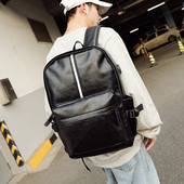 Férfi fekete bőr hátizsák csattal