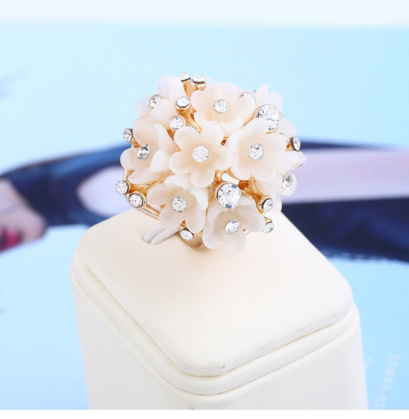 Naiste igapäevane dekoratiivsete lilledega sõrmus