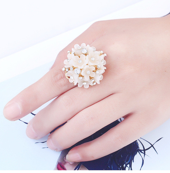 Naiste igapäevane dekoratiivsete lilledega sõrmus