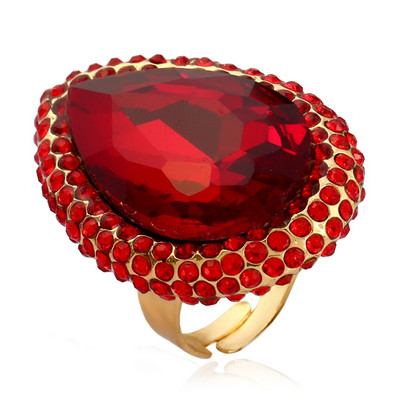 Стилен дамски пръстен в кръгла форма с декоративни камъни