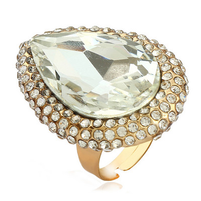 Стилен дамски пръстен в кръгла форма с декоративни камъни