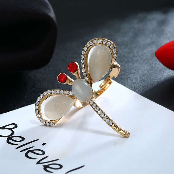 Γυναικείο δαχτυλίδι με διακοσμητικές πέτρες