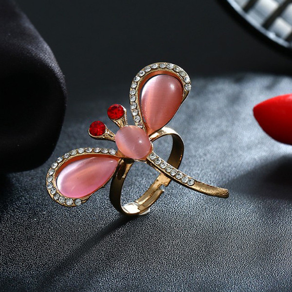 Γυναικείο δαχτυλίδι με διακοσμητικές πέτρες