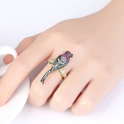 Дамски модерен пръстен с птица и декоративни камъни
