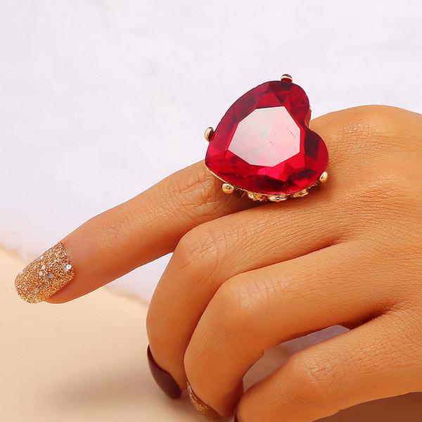 Γυναικείο καθημερινό δαχτυλίδι σε σχήμα καρδιάς με πέτρες