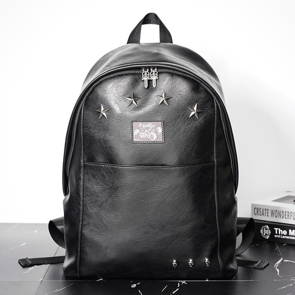 Moodne meeste nahast seljakott metallelementidega