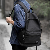 Moodne musta esitaskuga meeste seljakott