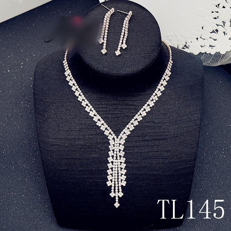 Moodne pikkade kõrvarõngaste ja kaelakee komplekt