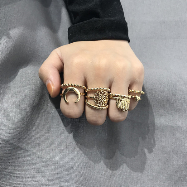 Γυναικείο σετ με εννέα δαχτυλίδια