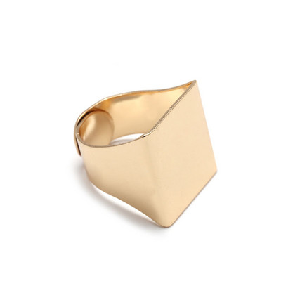 Stiilne naiste laia sõrmuse mudel