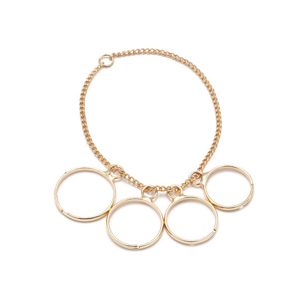 Praegune naiste komplekt ketiga sõrmuseid