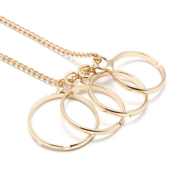 Praegune naiste komplekt ketiga sõrmuseid