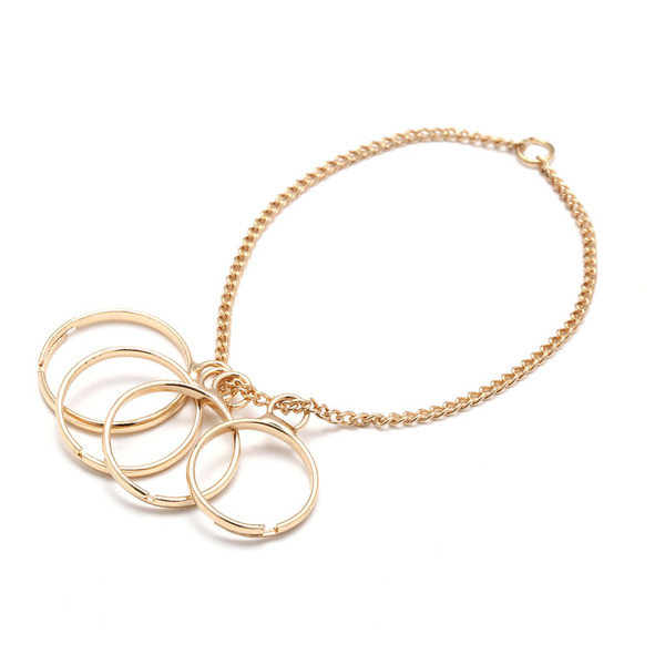 Praegune naiste komplekt ketiga sõrmuseid