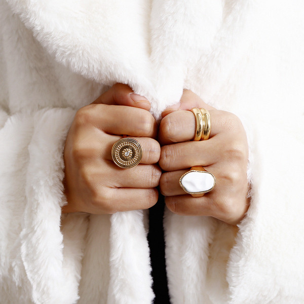 Μοντέρνο σετ από τρία γυναικεία δαχτιλίδια 