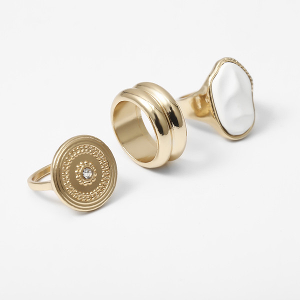 Μοντέρνο σετ από τρία γυναικεία δαχτιλίδια 