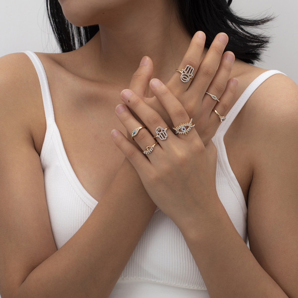 Σετ επτά δαχτυλιδιών με διακοσμητικές πέτρες
