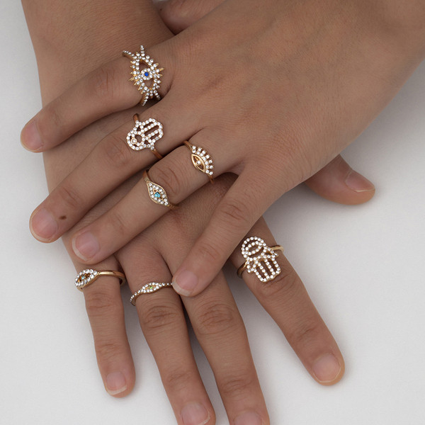 Σετ επτά δαχτυλιδιών με διακοσμητικές πέτρες