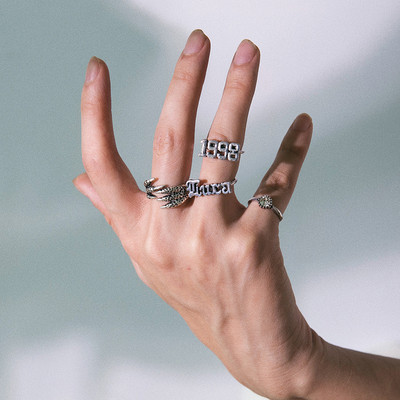 Μοντέρνο γυναικείο σετ από τέσσερα δαχτυλίδια - κλασικό μοντέλο