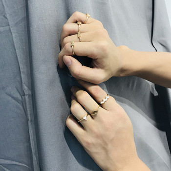 Стилен дамски комплект от седем пръстена изчистен модел