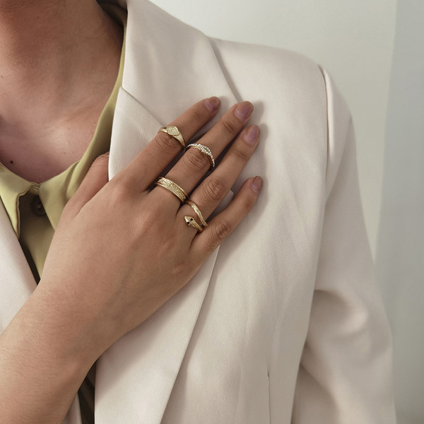 Καθημερινό γυναικείο σετ από τέσσερα  δαχτυλίδια 