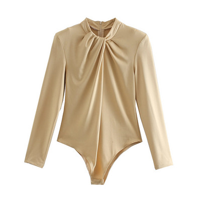 Naiste keha poolkõrge kraega