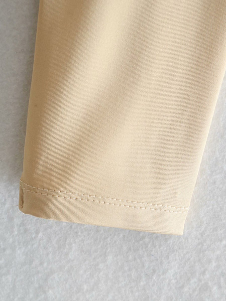 Naiste keha poolkõrge kraega