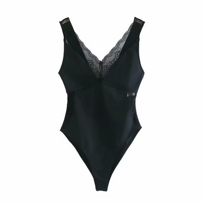 Kaasaegne naiste keha spits-kaelusega ja pitsiga