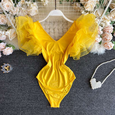 Μοντέρνο  γυναικείο  κορμάκι με λαιμόκοψη και μανίκια