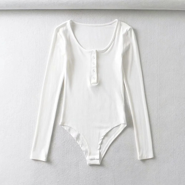 Нов модел дамско еластично боди с обло деколте и копчета