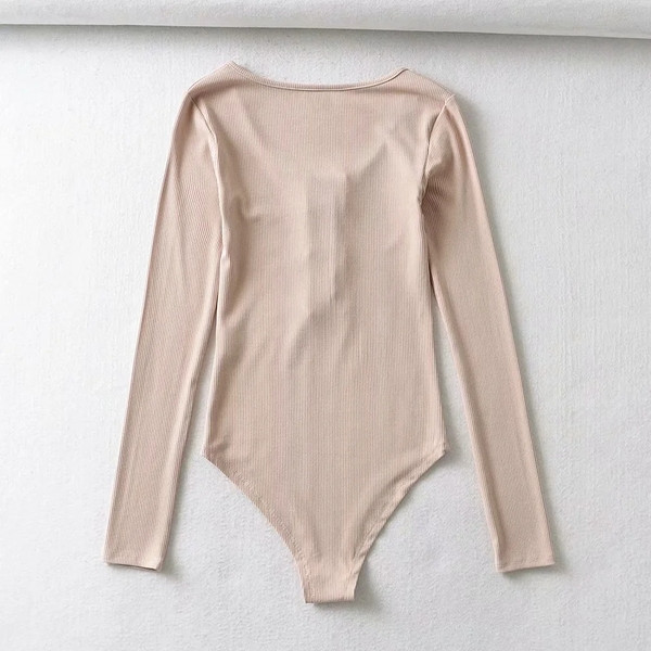 Нов модел дамско еластично боди с обло деколте и копчета