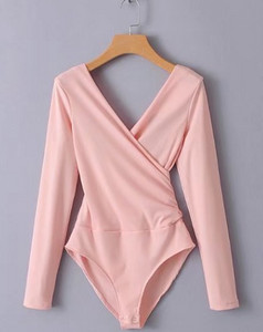 Moodne V-kaelusega naiste body