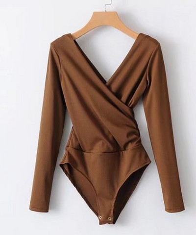 Moodne V-kaelusega naiste body