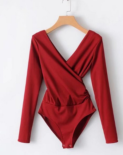 Moodne V-kaelusega naiste body