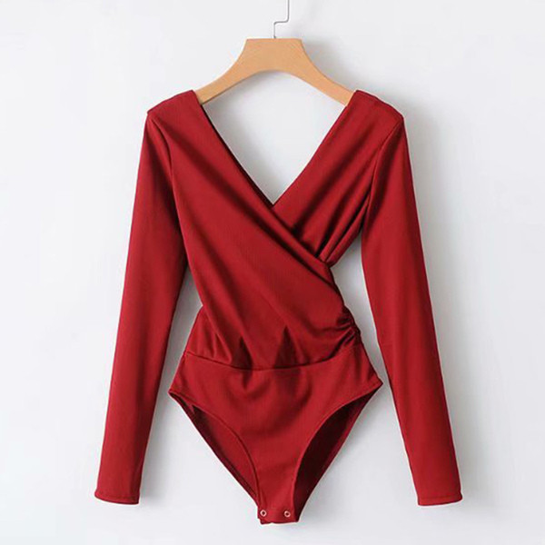 Moodne V-kaelusega naiste body