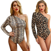 Stiilne naiste keha ühe varruka ja loomamustriga