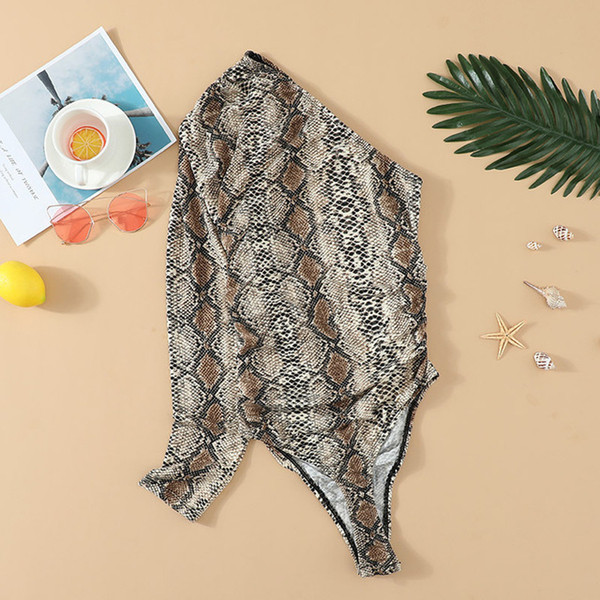 Stiilne naiste keha ühe varruka ja loomamustriga