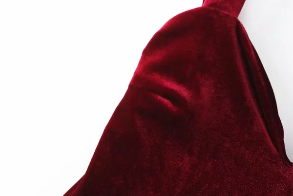 Γυναικείο βελούδινο κορμάκι