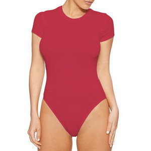 Új női testmodell rövid ujjal és kerek nyakkivágással